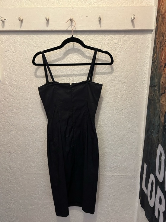 Elegant Black Strapless Dress - Picture 4 of 6